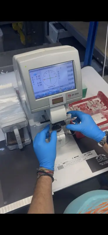 Lens checked on a lensometer