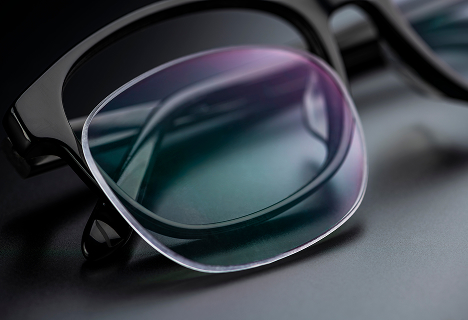 Eyeglasses with anti-reflective lenses