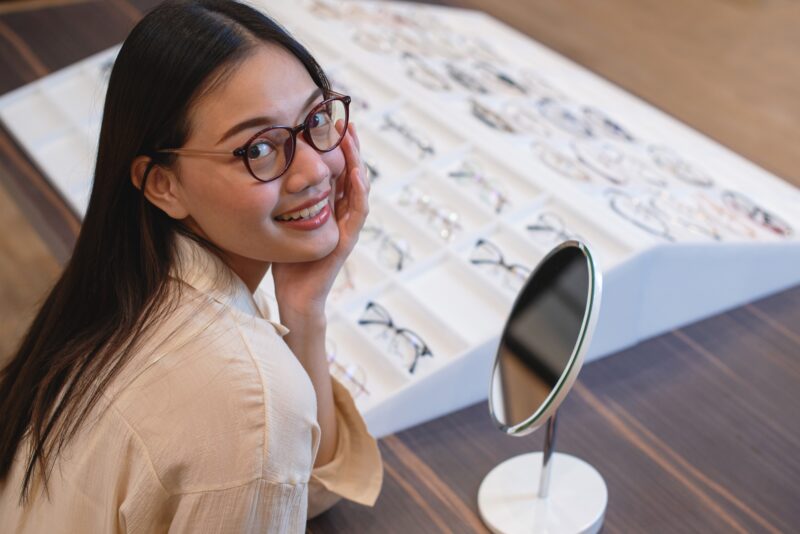 optical patient experience choosing eyeglasses in clinic customer satisfaction and retention